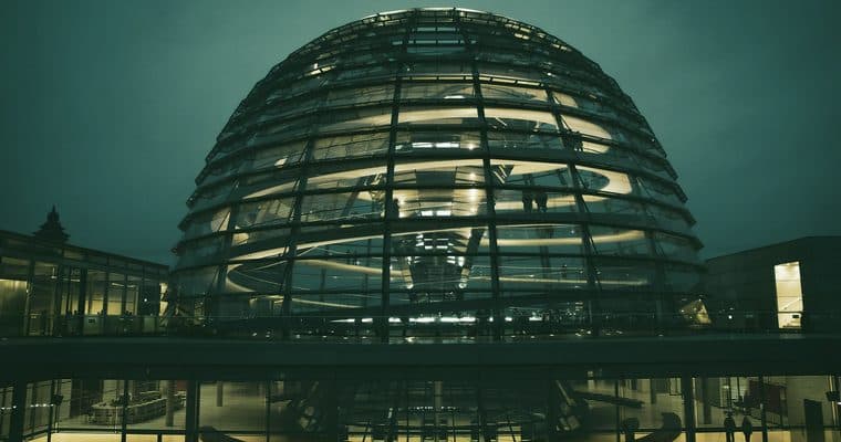 Kuppel des Deutschen Bundestags bei Nacht